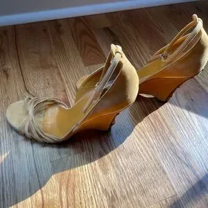 GUCCIバンブーシューズ38(23.5) Gucci | Shoes | Gucci Yellow Suede Strappy Bamboo Detail